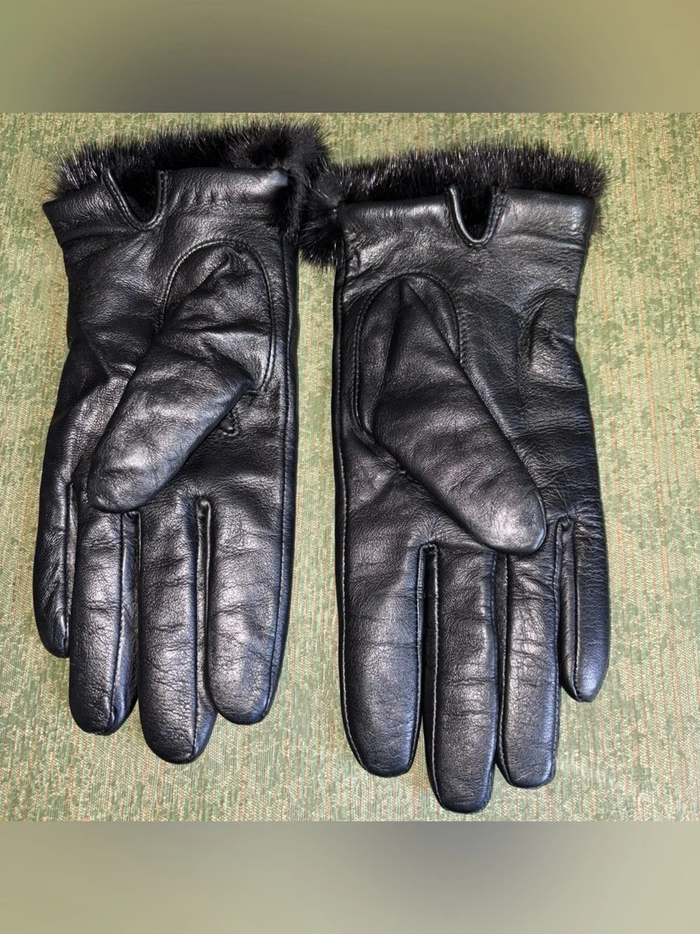 Classic Black Leather Gloves with Fur Trim - Women's